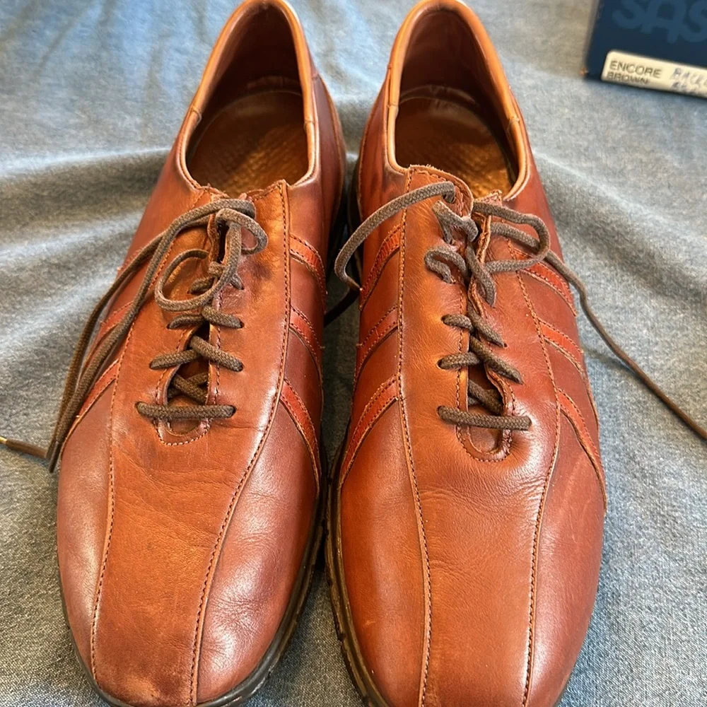 Allen Edmonds leather Traveler men’s Sneakers size 9 1/2
Price is firm - Picture 2 of 13